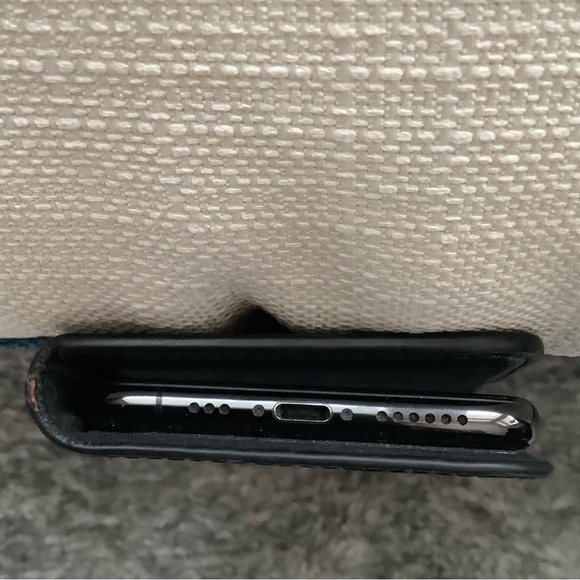 ✂️✂️Final Reduction ✂️❗️Louis Vuitton X/XS iPhone case. code BC4177 $450 - Picture 10 of 10